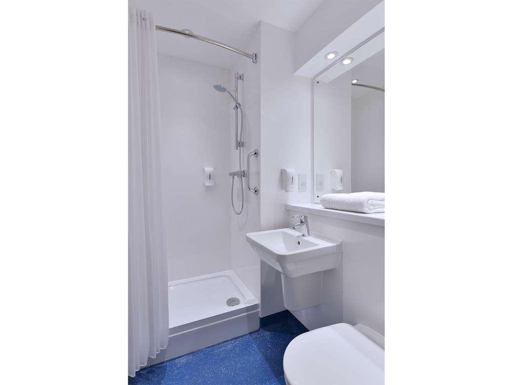Travelodge Barnsley Szoba fotó
